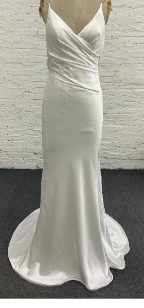 Satin Low Back Wedding Gown ✨ FREE VEIL ✨ - Picture 7 of 15